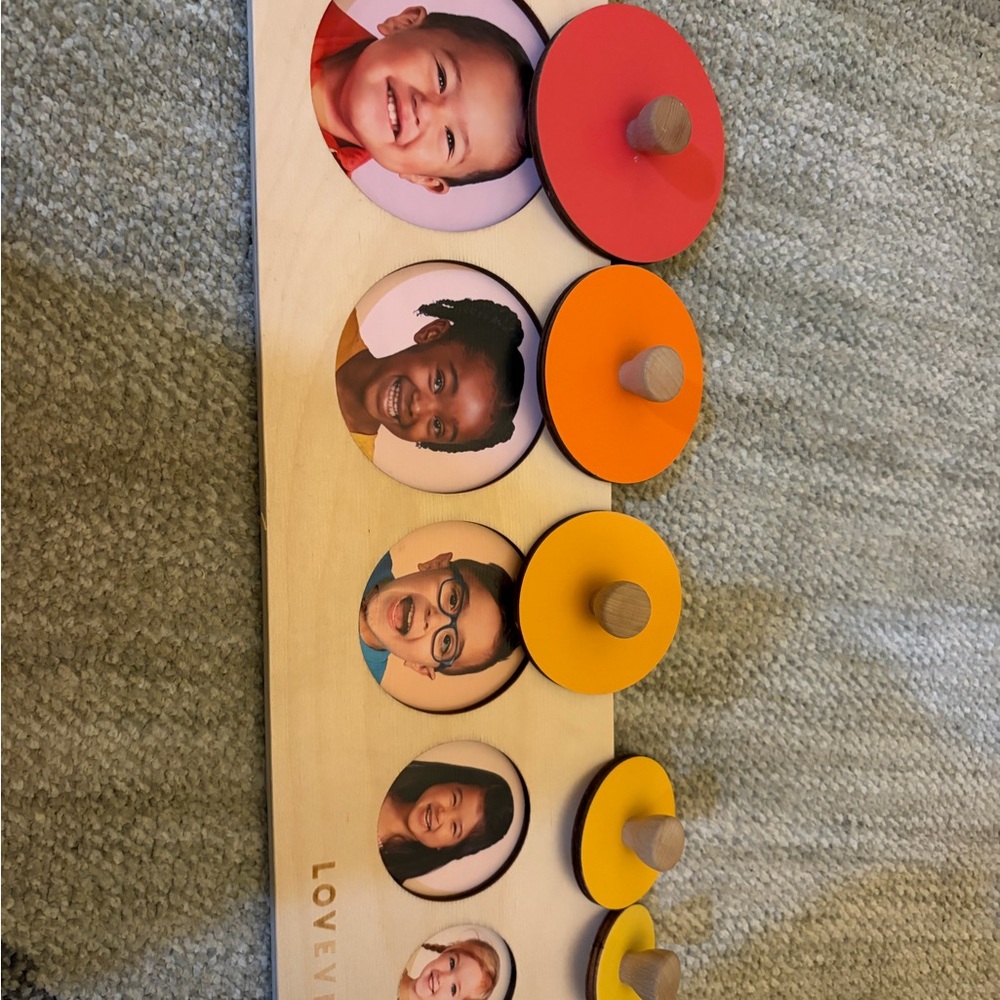 Lovevery Wooden circle of friends puzzle - Red, Orange, Yellow